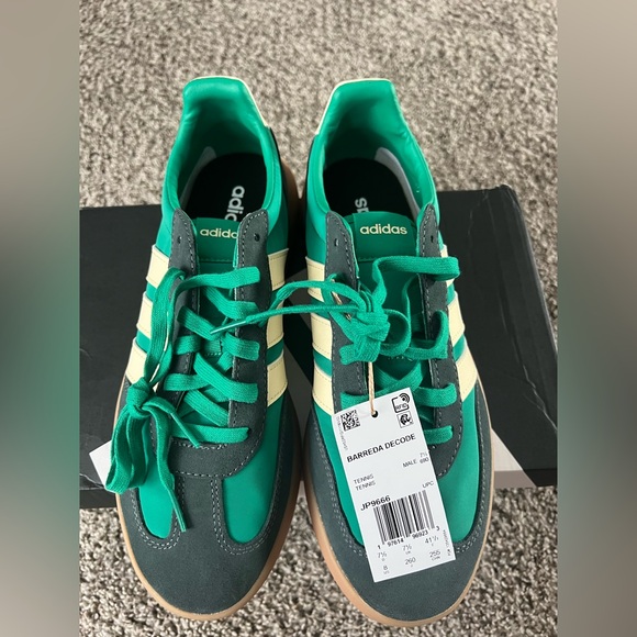 Adidas Barreda Decode Green Sneakers with Retro Design - Picture 3 of 7